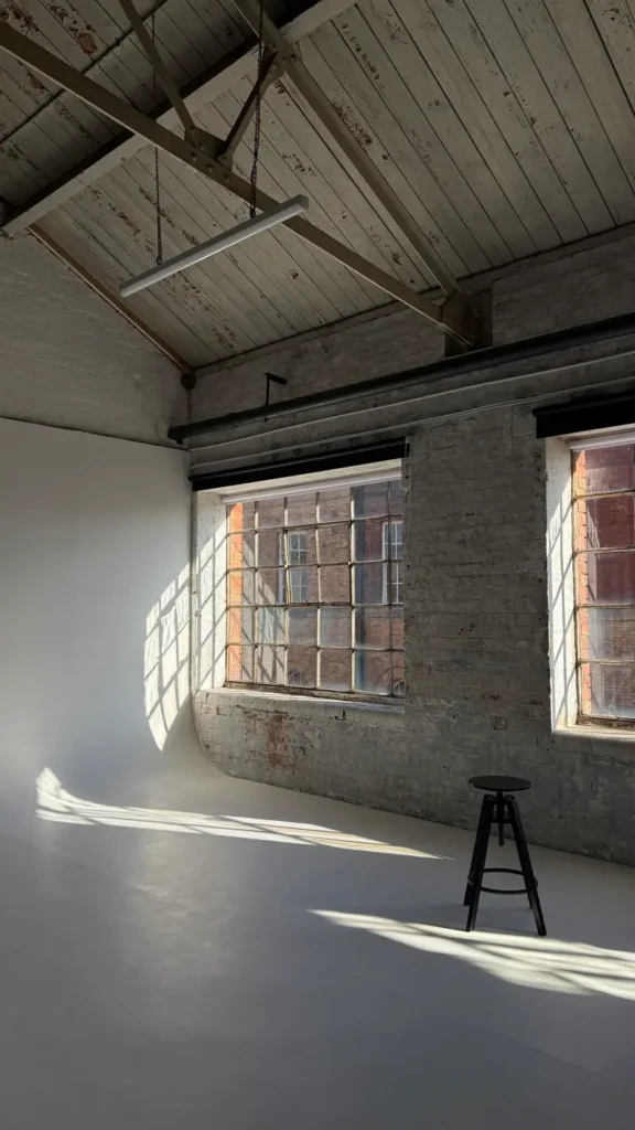 light-flooded-corner-with-reflector